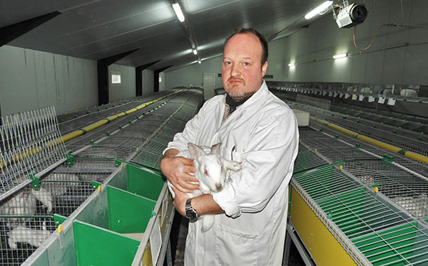 Hyplus Rabbit DES ÉLEVEURS SATISFAITS DE LA FEMELLE HYPLUS DEPUIS 1995 - Hypharm